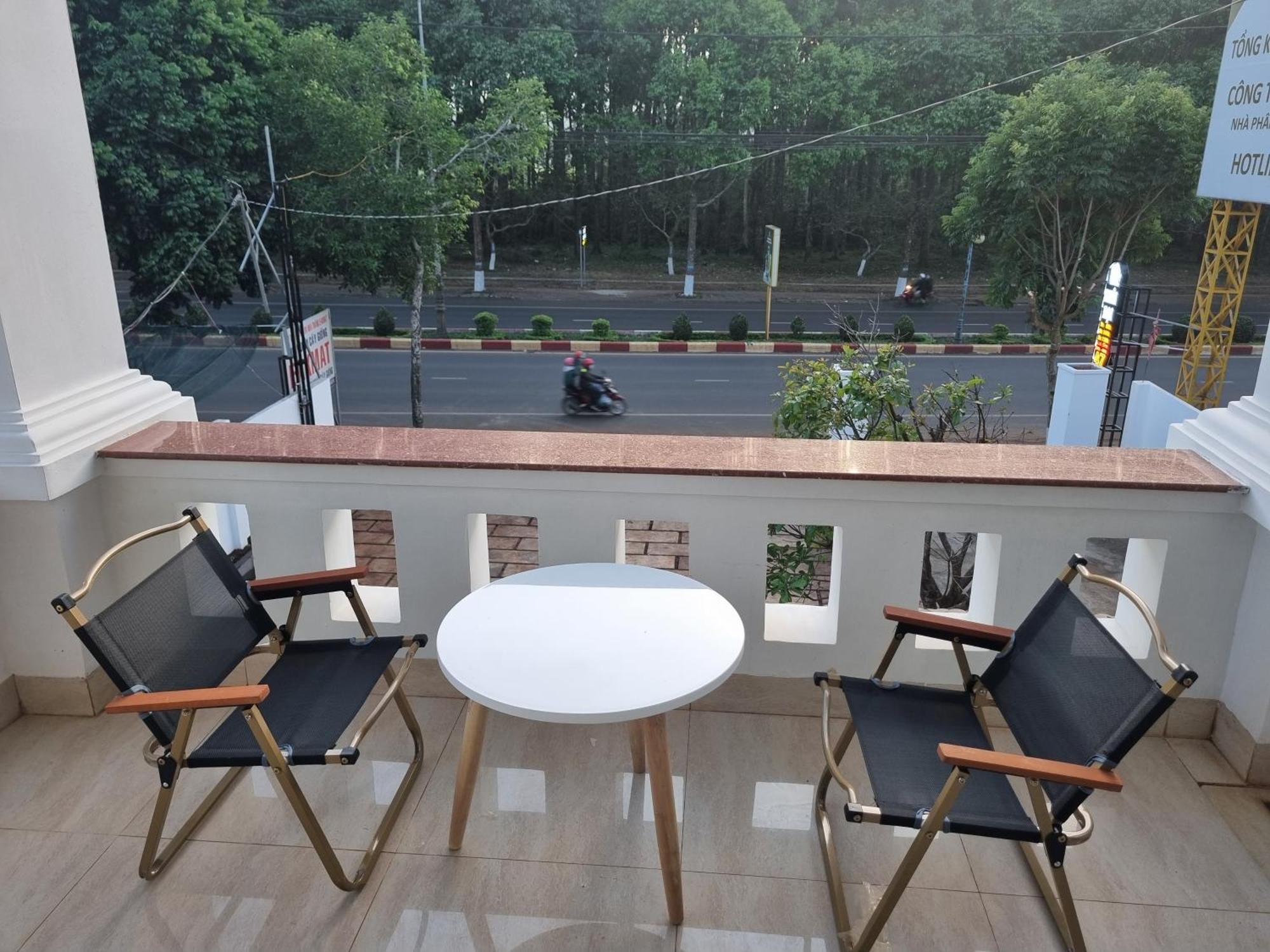 Khoi Dai Hotel Buôn Ma Thuột Extérieur photo